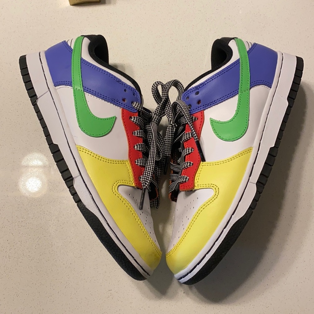 NIKE